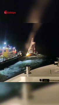 İzmir'de kaçak Avcı Operasyonu: Balıkçı Teknesi Kaçtı, Ekipler Kovaladı #shorts #balıkçı #izmir