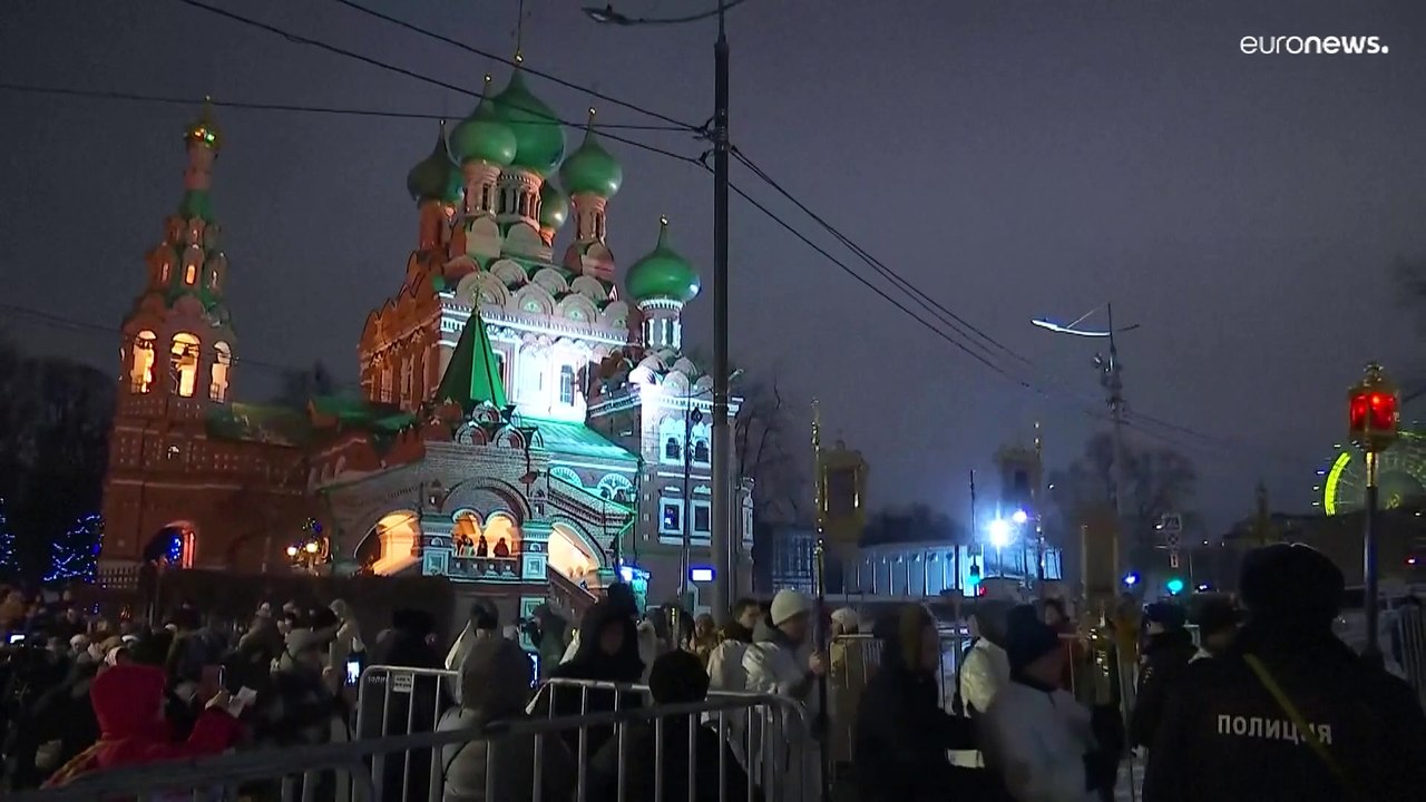 Plusieurs dizaines de Moscovites célèbrent l’Épiphanie et se baignent dans des eaux glacées