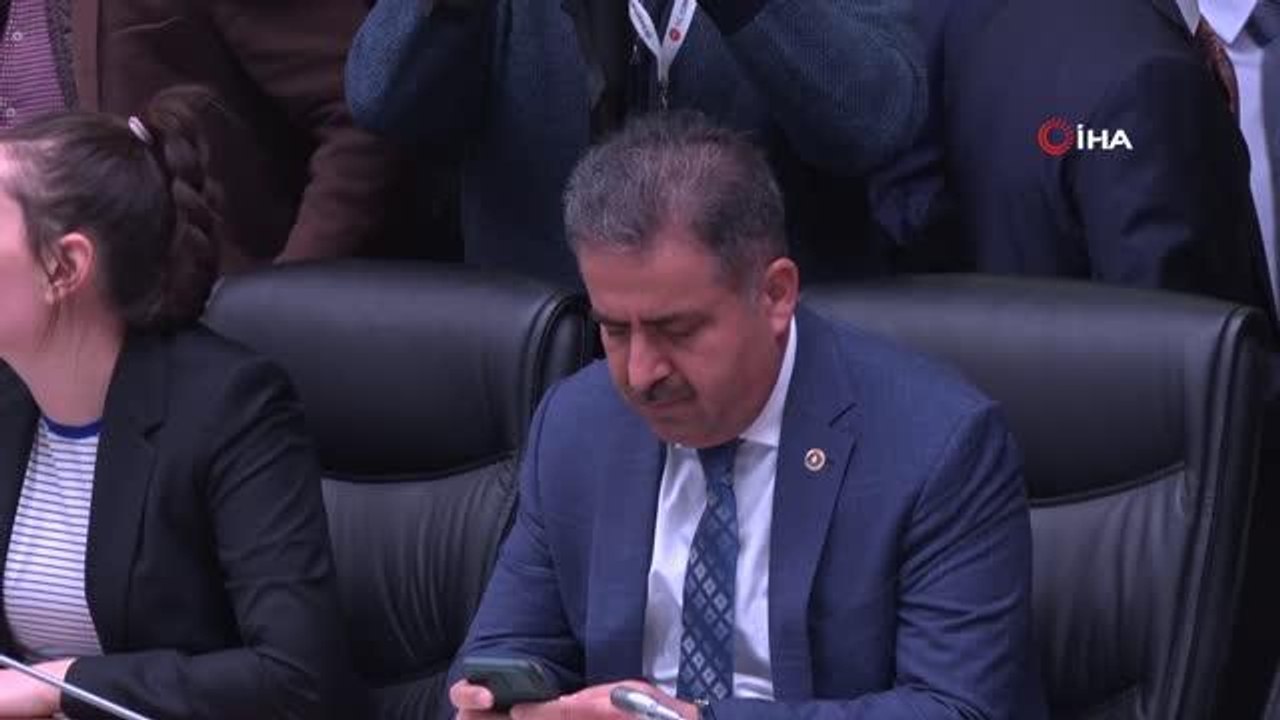 Anayasa Komisyonu başörtüsüne ilişkin teklifi görüşmek üzere toplandı