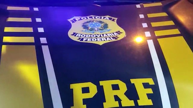 PRF apreende 375,12 quilos de maconha prensada e recupera veículo furtado