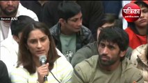 Video: पहलवान विनेश फोगाट बोलीं- 'हमारी जान को खतरा, कमरे में होता है शोषण'