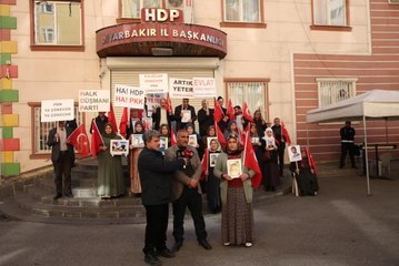 Diyarbakır annelerinin oturma eylemine iki aile daha katıldı