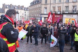 Retraite : 1500 personnes manifestent à Fougères