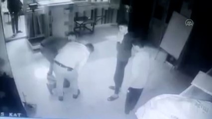 Soluk borusuna sakız kaçan öğrenciyi öğretmenleri kurtardı