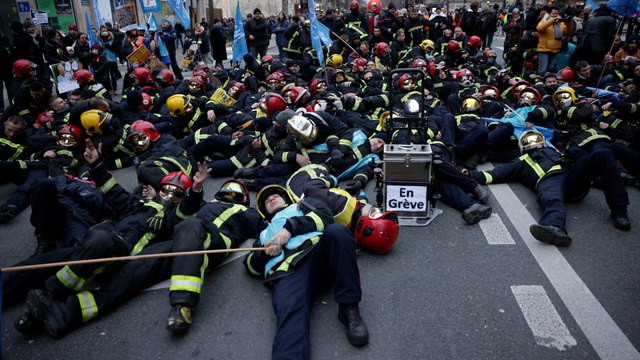 « Vous voyez des pompiers à 64 ans en haut d’une grande échelle ? » : paroles de manifestants dans le cortège parisien