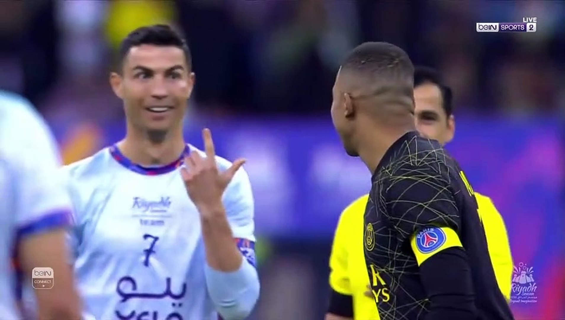 Kylian Mbappe was inspecting Cristiano Ronaldos bruise ❤️