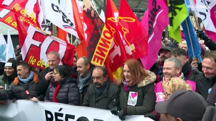 下载视频: Aus Protest gegen die Rentenreform: Landesweite Streiks und Proteste in Frankreich