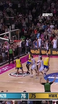 Harvey takes the Illawarra Hawks to victory