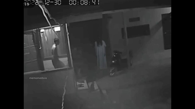 Serem banget !!! Penampakan Kuntilanak Nyata terekam cctv