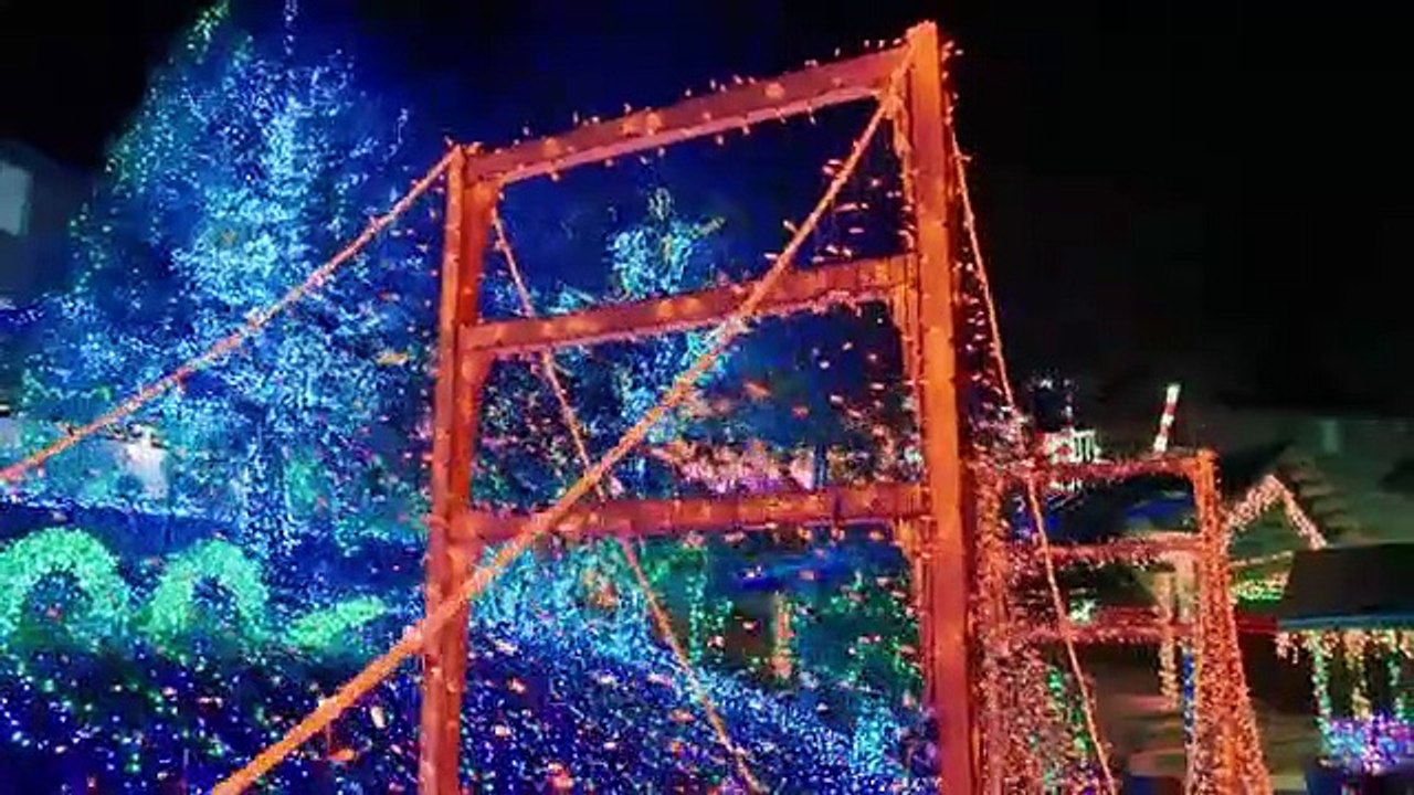 The Great Christmas Light Fight - Se7 - Ep03 HD Watch