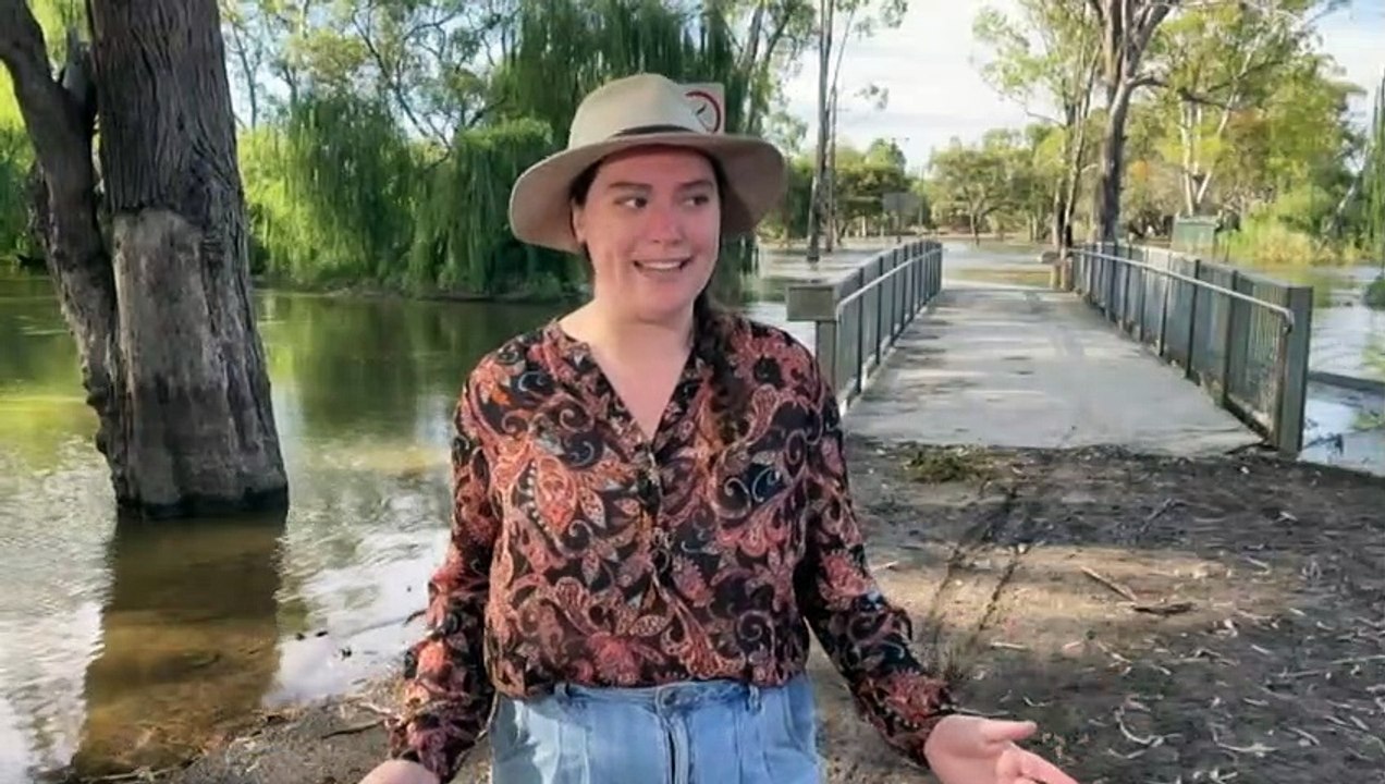 Cleanup underway in Paringa as South Australia's floodwaters recede
