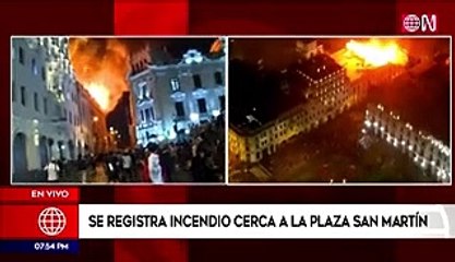 Descargar video: Toma de Lima  incendio en edificio histrico Plaza San Martin durante manifestaciones por Paro Nacional