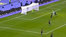 Dünya, Ronaldo'nun Messi'nin takımına gol attığı an reklam panosunda çıkan yazıyı konuşuyor