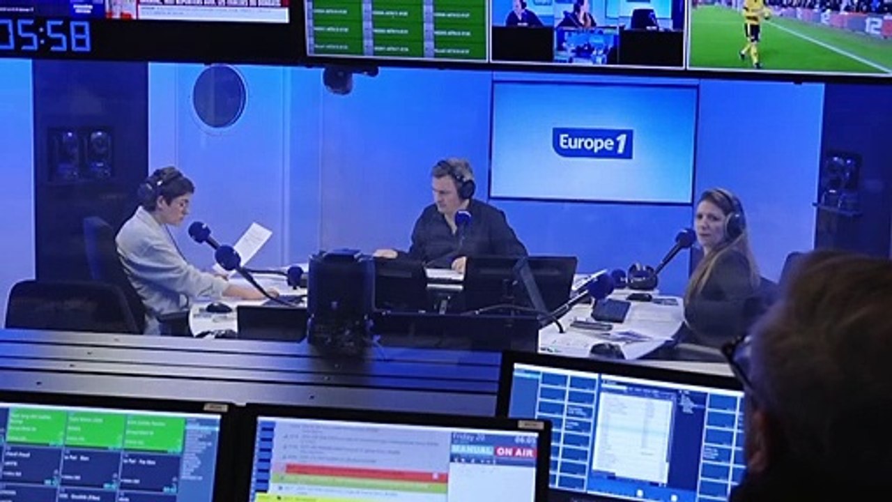 Loi de programmation militaire : Emmanuel Macro...