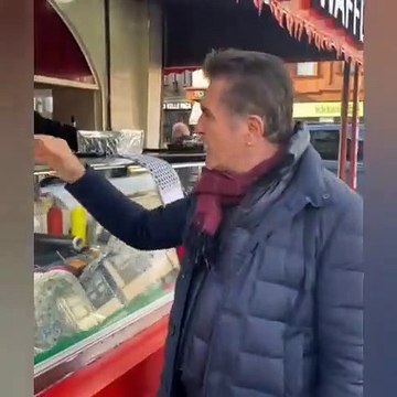 Kumpir fiyatlarına isyan eden Sarıgül tezgahı tokatladı