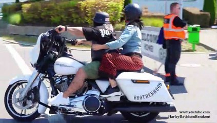 Harley Davidson - eyes on the bike please