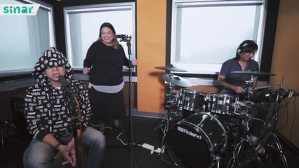 Shah Slam Berhenti Rehat Main Gitar Untuk Makan Sahaja