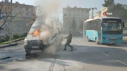 İşçi minibüsü alev aldı