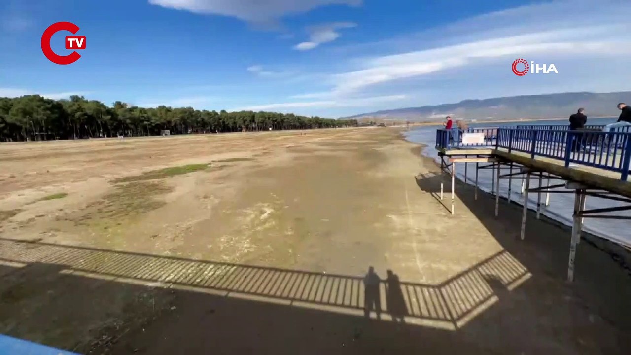 İznik Gölü kuraklık sebebiyle 400 metre çekildi, en büyük iskele karada kaldı