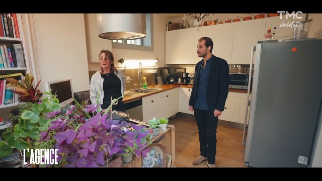 Violaine Sanson, la grande soeur de Véronique Sanson, dévoile les images de son loft de luxe qu'elle souhaite vendre dans l'émission L'Agence - TMC