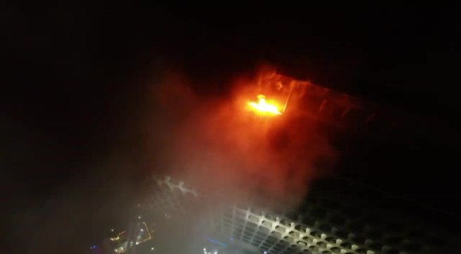 Bruxelles: deux pompiers légèrement blessés dans un impressionnant incendie