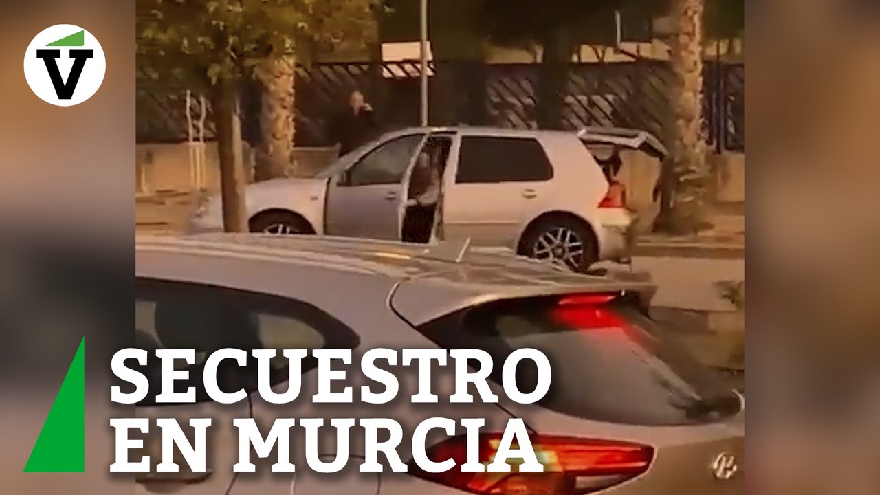 Un vídeo recoge un secuestro en directo en la calle y a plena luz del día en Molina del Segura