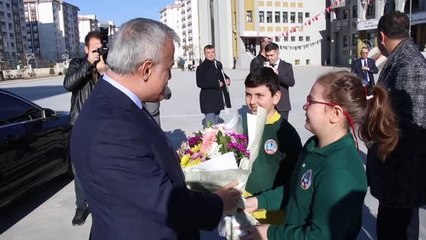 Öğrenciler karnelerini aldı