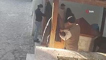 Camide hırsızlık kamerada: Abdest alan kişinin 9 bin dolarını çalan şüpheli yakalandı