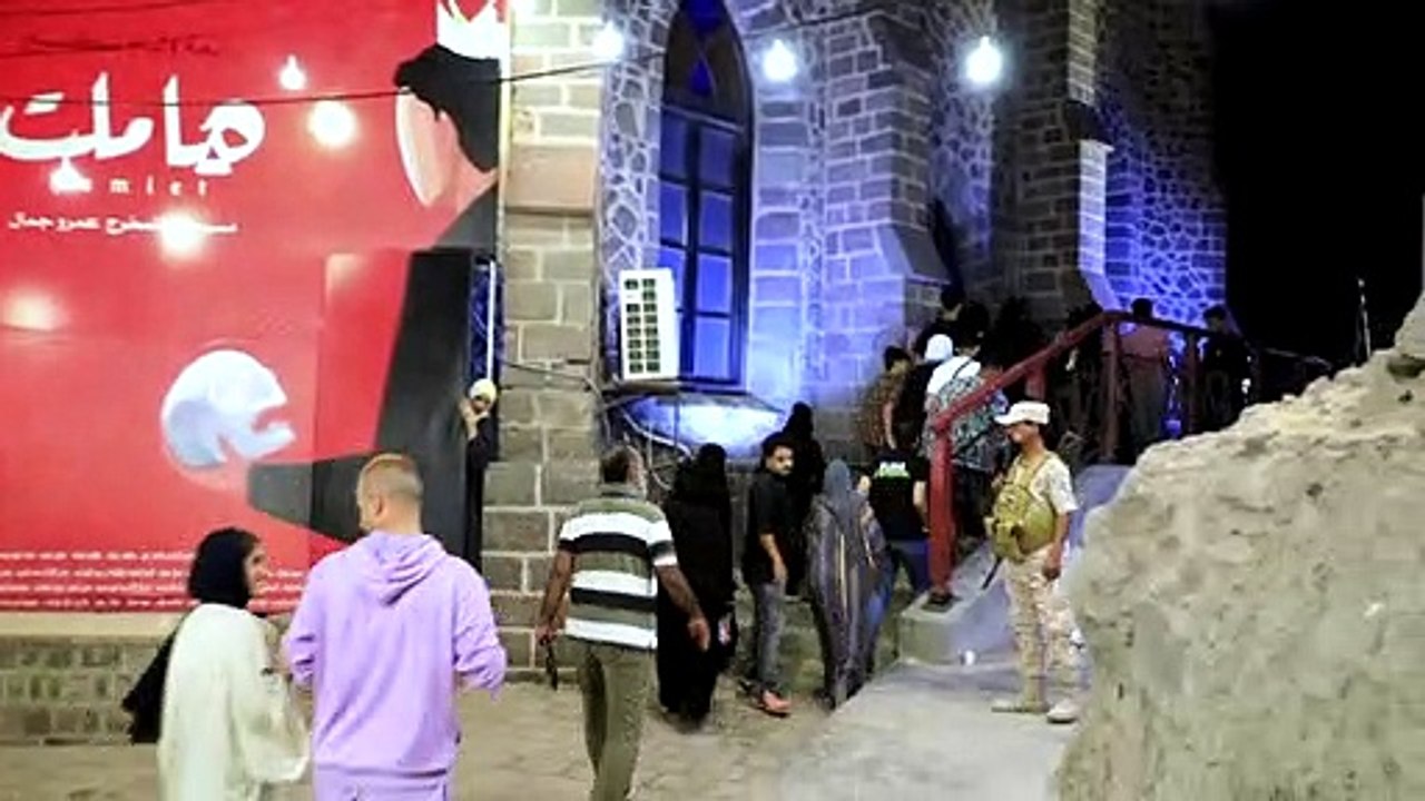 "هاملت" الشكسبيرية في عدن تحيي الآمال بعودة المسرح إلى اليمن