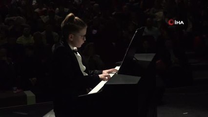 Minik piyanistler hünerlerini sergiledi