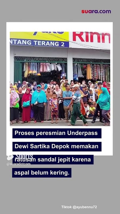 Momen Lucu Peresmian Underpass di Depok, Sandal Warga Nyangkut Gegara Aspal Masih Basah