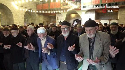 Cuma namazı sonrası yağış için dua edildi