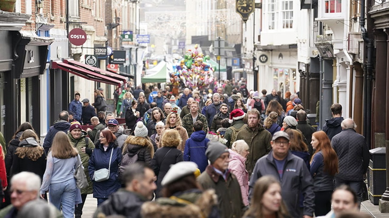 Retailers struggled over Christmas as embattled shoppers cut back on spending