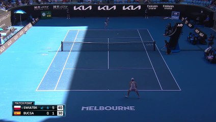 Swiatek breezes into Australian Open fourth round