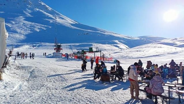 Ne Uludağ ne Erciyes! Yarıyılda tatilcilerin kayak tercihi Antalya'dan yana oldu