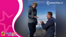 Viral, Aksi Romantis Bule Lamar Pacar di Atas Gunung Rinjani