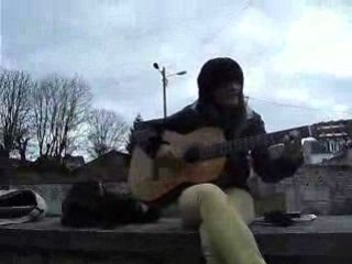 Candice WONDERWALL à La Guitare sur Le Muret