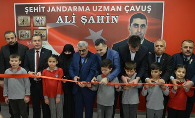 Manisalı şehidin adını taşıyan okul için şehadetinin yıldönümünde resmi tören yapıldı