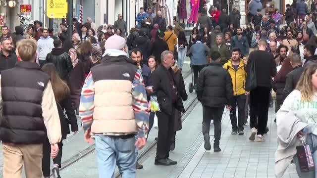 İstanbul'da sıcak havayı fırsat bilenler sahilleri doldurdu
