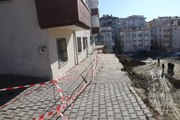 Toprak kayması nedeniyle tahliye edilen Efe Apartmanı sakinleri, dönüşü bekliyor