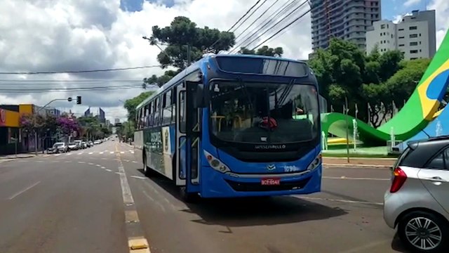 Mais uma colisão entre carro e ônibus é registrada na Praça do Migrante