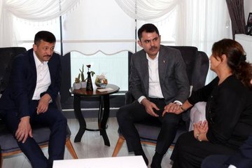 Bakan Kurum'dan depremzede 'Hatice Abla'ya yeni konutunda ziyaret