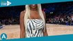 Aya Nakamura sexy sur le parquet : cheveux blonds et robe fendue zèbre pour le grand show de la NBA