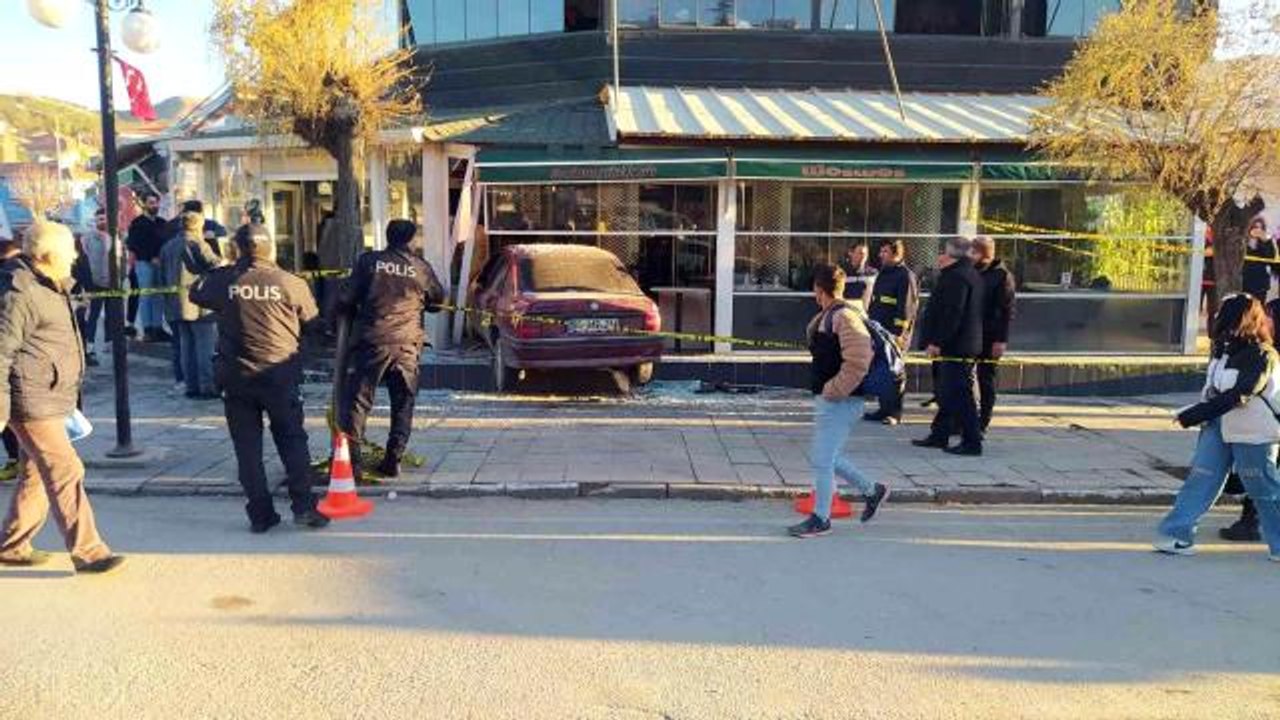 Yozgat'ta otomobil kafeye daldı: 5 yaralı