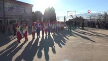 Kocaeli Valisi Seddar Yavuz, öğrencilerin karne heyecanını paylaştı