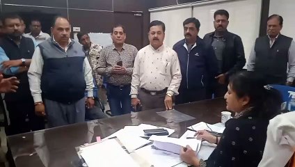 Скачать видео: Video Stroy - कलेक्टर के पास पहुंचे व्यापारी, कहा- ठेला पलटाने वालों के विरुद्ध हो उचित कार्रवाई