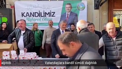 Vatandaşlara kandil simidi dağıtıldı
