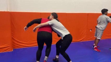 Edirneli güreşçi İremnur Hatipler, milli formayla zirveyi hedefliyor