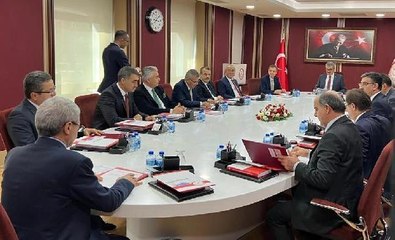 YSK'ye seçilen 5 üye yemin ederek göreve başladı