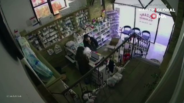 İnatçı keçi girdiği eczanede ortalığı birbirine kattı... Bizi korkuttu, çıkmak istemedi kovaladı